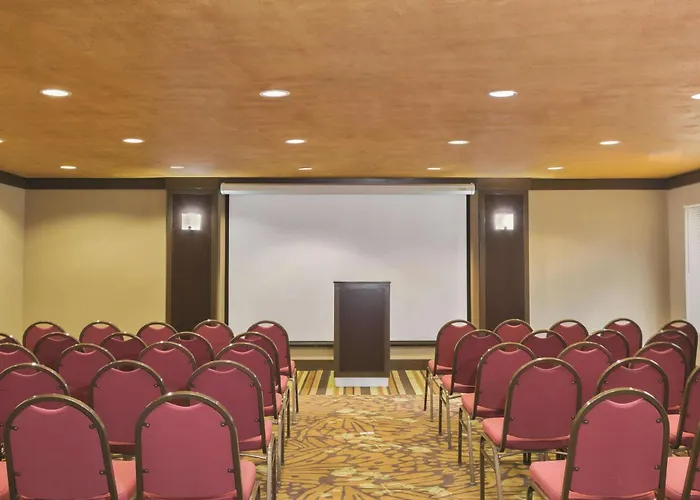 Top Hotels Near Austin Amphitheater