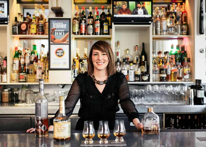 Top Hotels Near Tom Sawyer Park for Outdoor Lovers