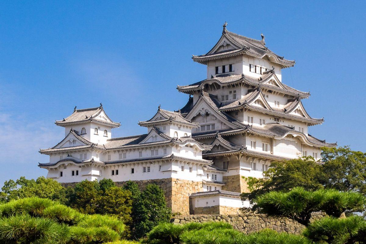 The 17th century Himeji Castle (also called Himeji-jō) is one of the oldest buildings in Japan and is considered the most beautiful and most visited castle - © Martin Mette / Shutterstock